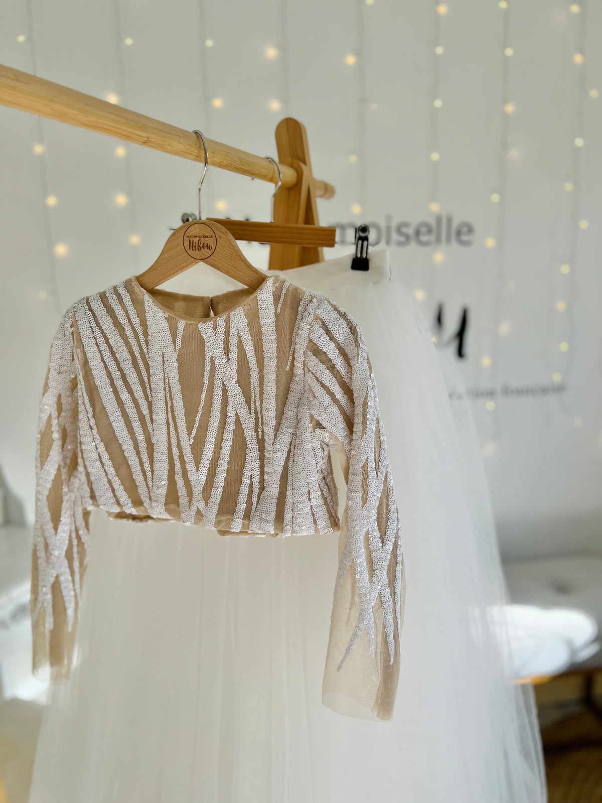Ensemble blanc sequins et tulle