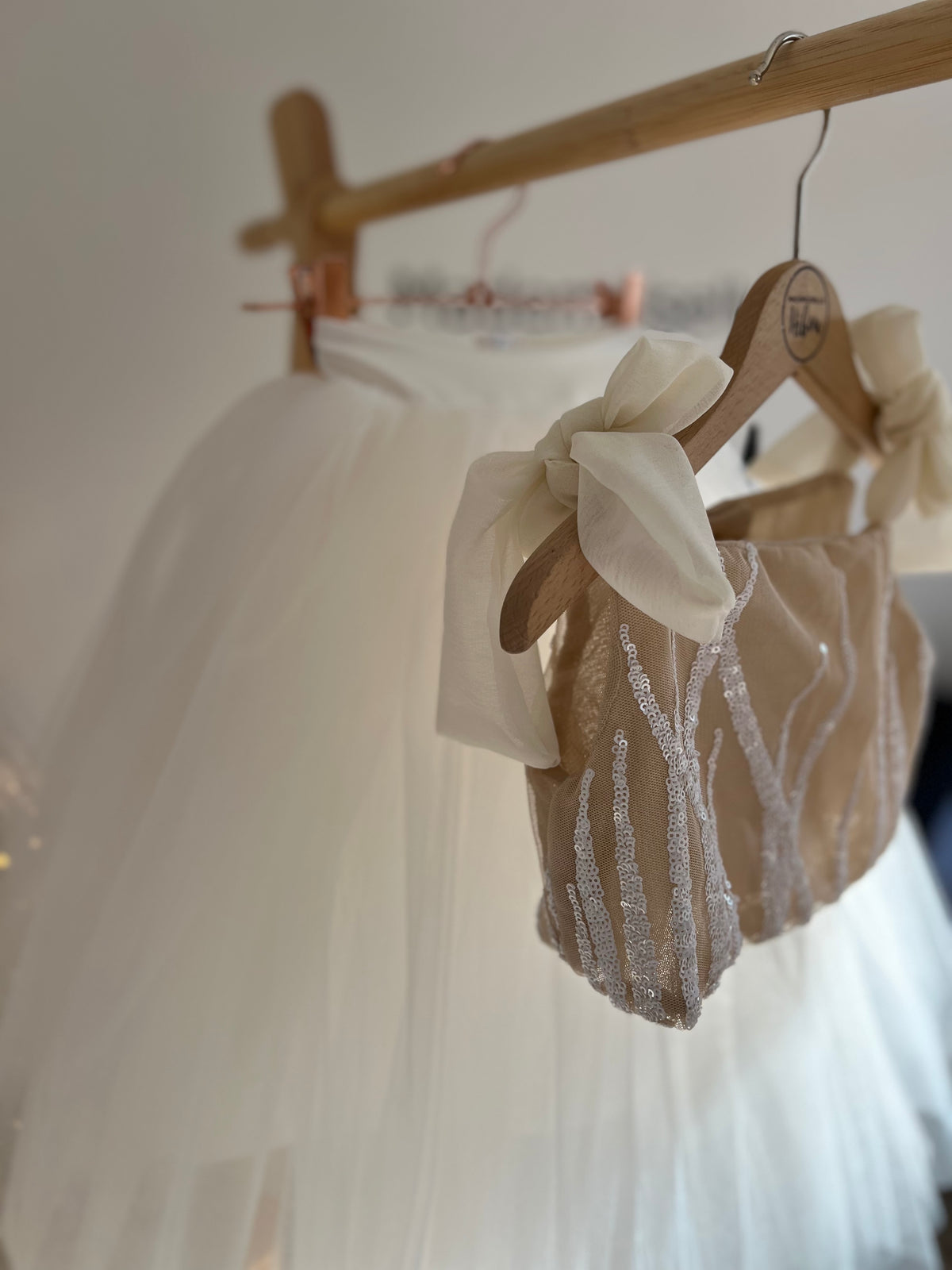 Ensemble blanc sequins et tulle