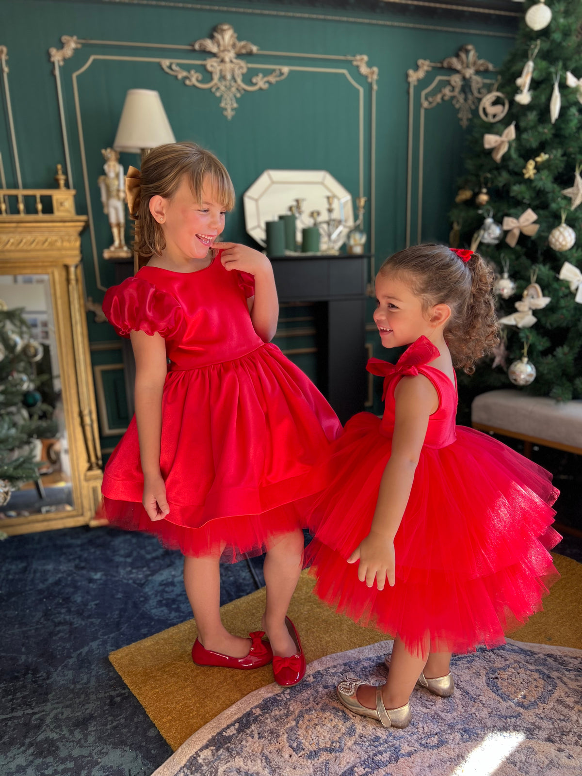 Robe satin rouge manches ballons en organza