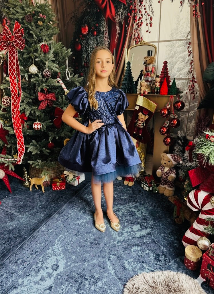 Robe satin bleu nuit, tulle perlé et manches ballon