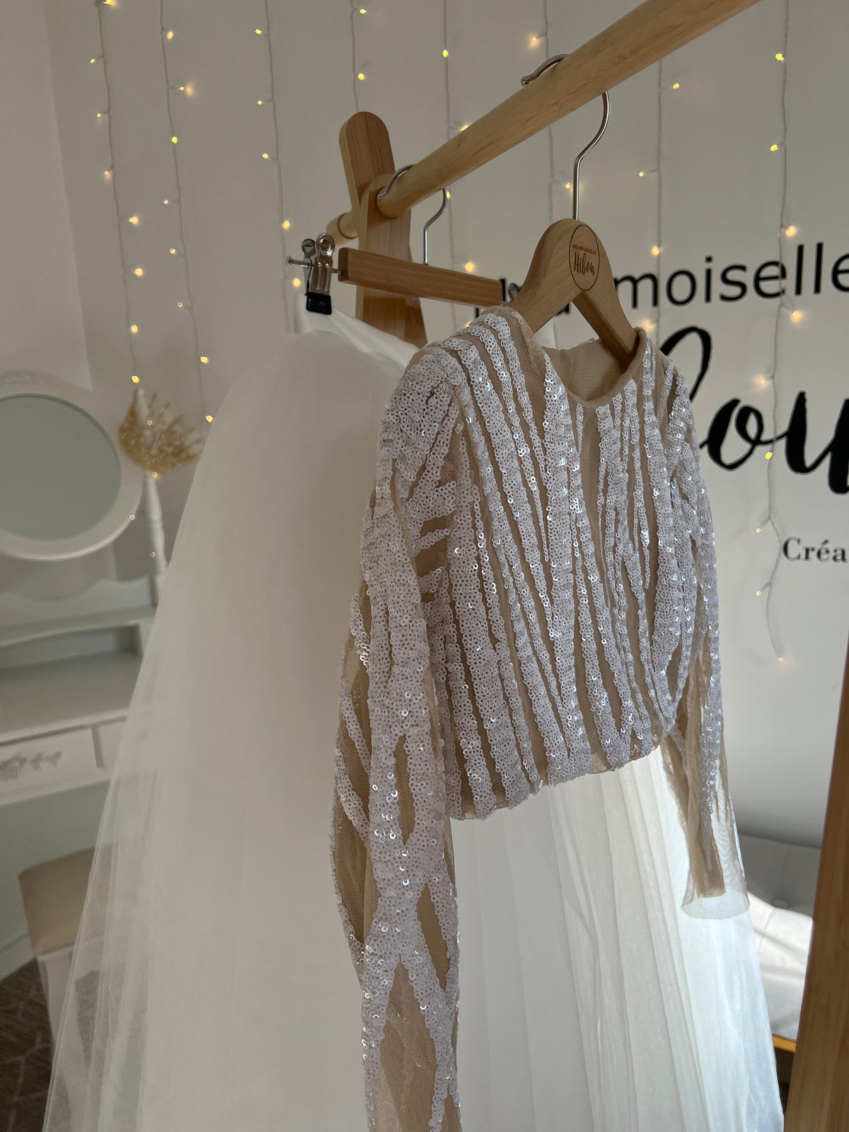 Ensemble blanc sequins et tulle