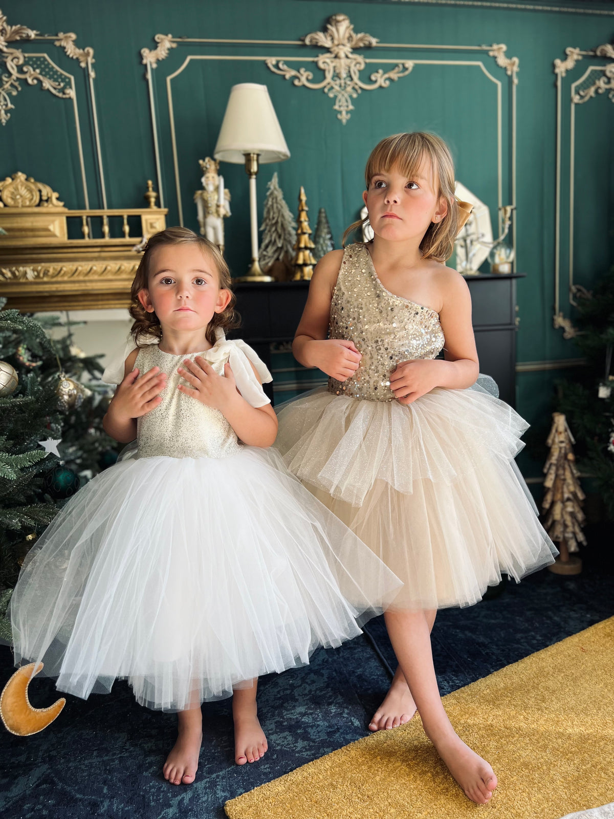 Robe blanc et or, noeuds en mousseline