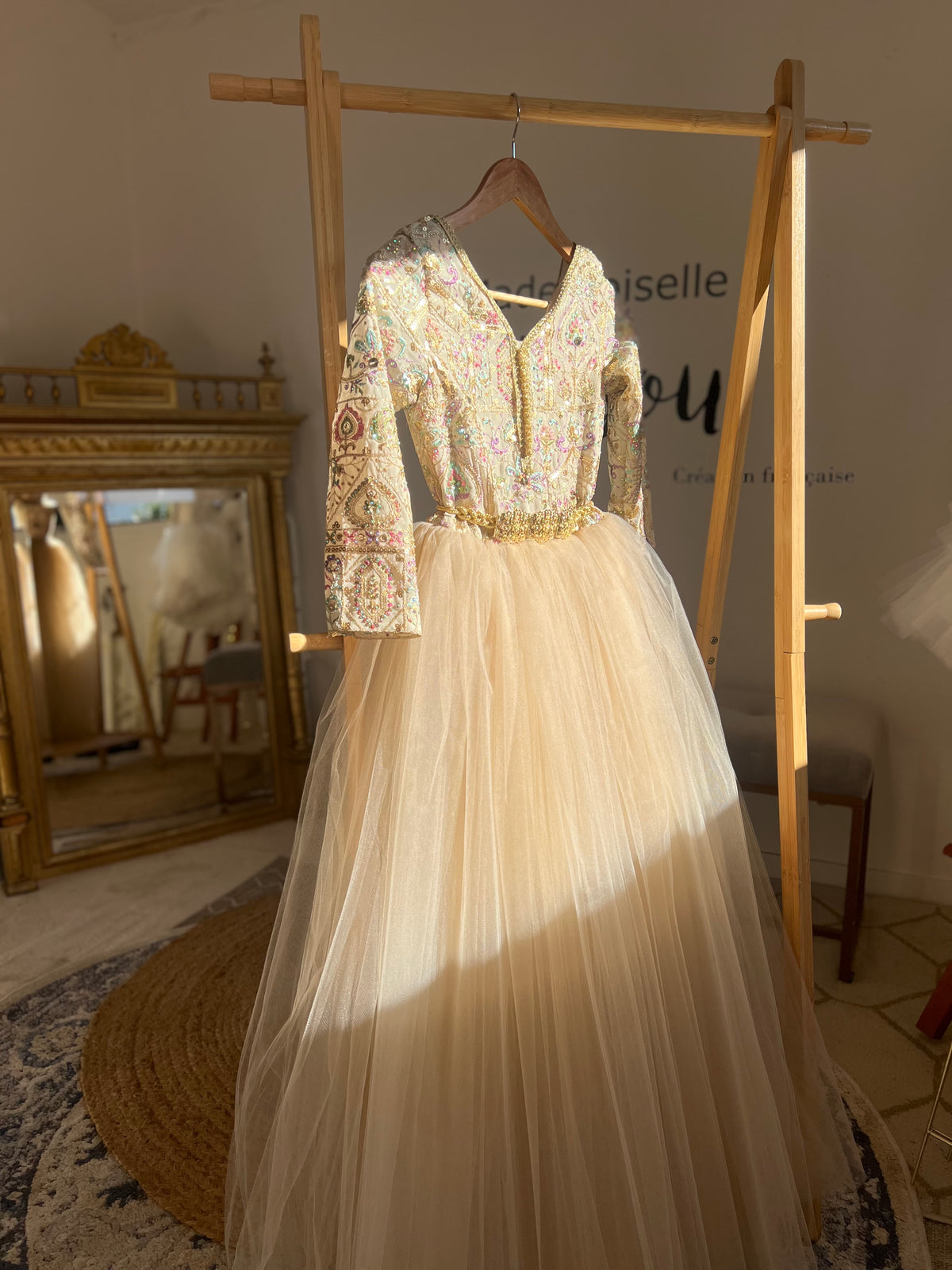 Caftan beige brodé tulle noisette