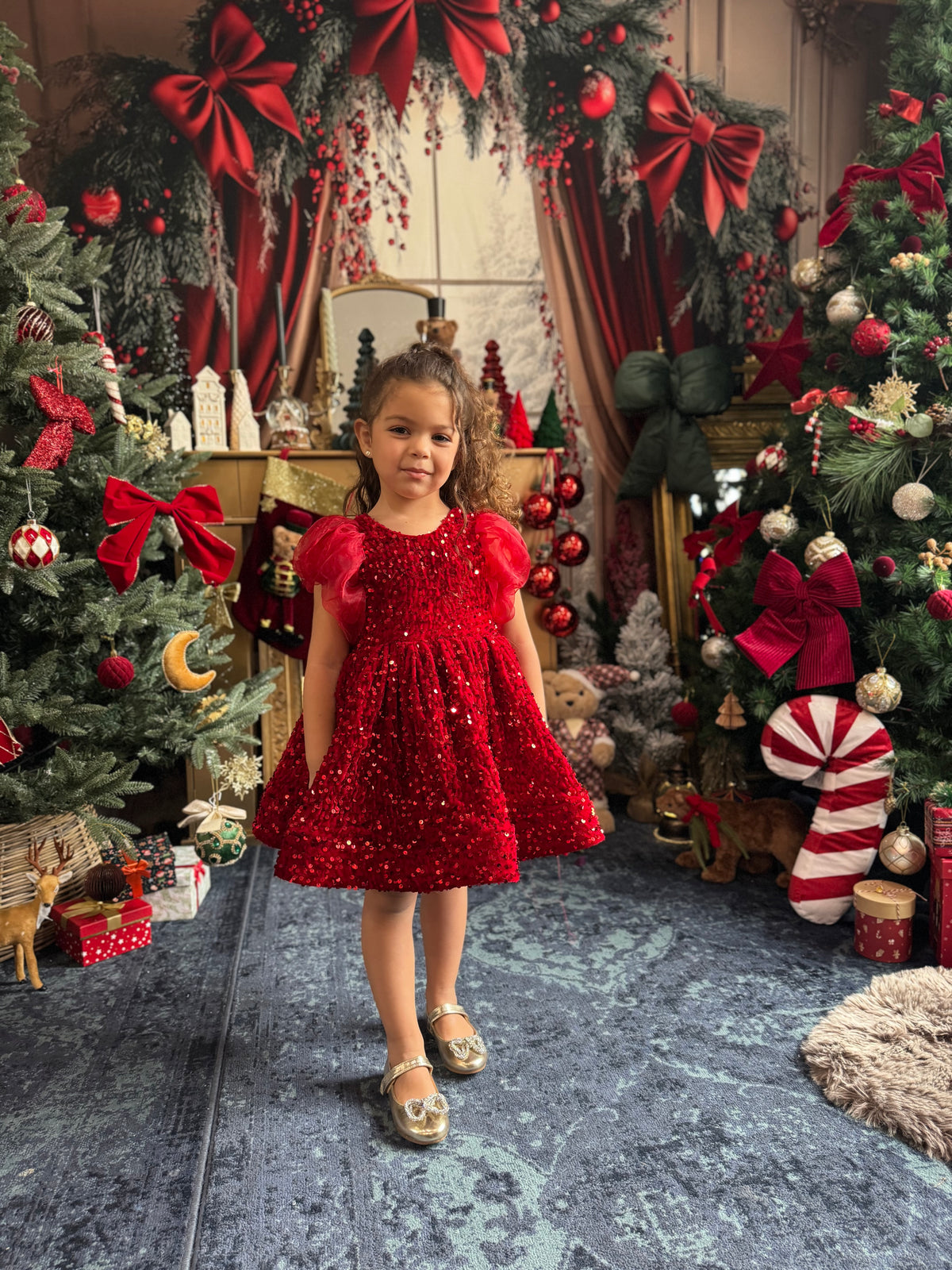 Robe velours rouge sequin et manches ballon en organza