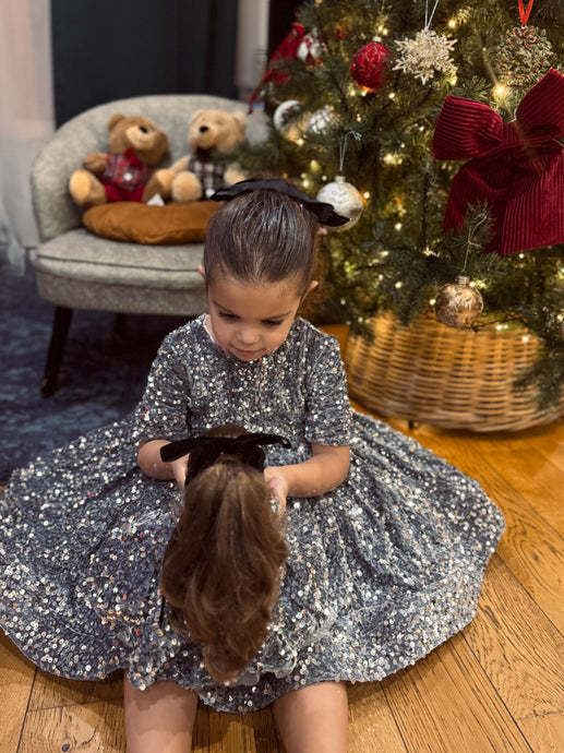 Box de Noël robe à sequins avec poupée