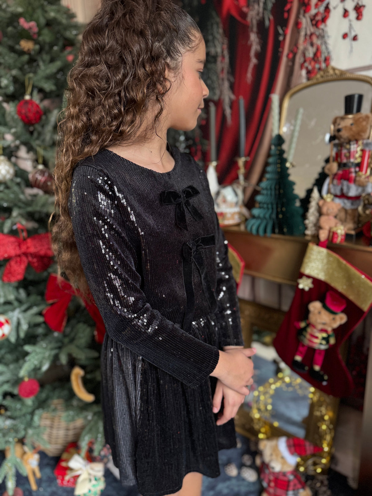 Ensemble top et jupe en sequin noir, noeuds en velours