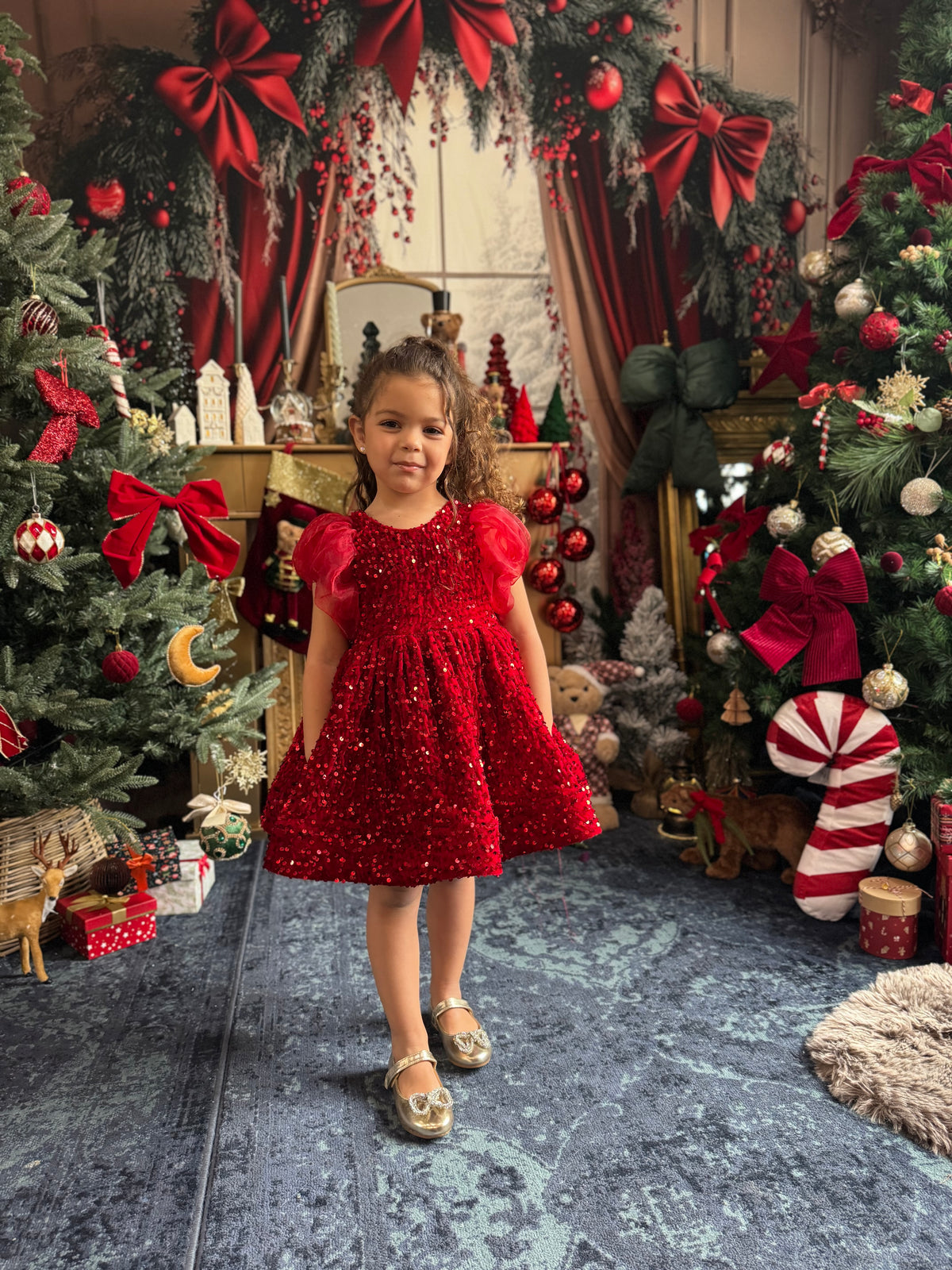 Robe velours rouge sequin et manches ballon en organza