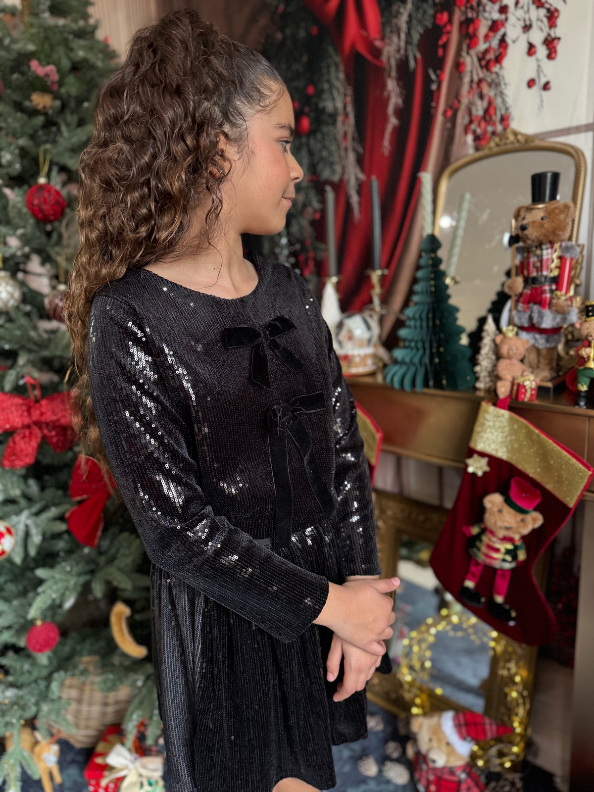 Ensemble top et jupe en sequin noir, noeuds en velours