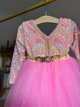 Charger l'image dans la galerie, Caftan broderies et tulle rose