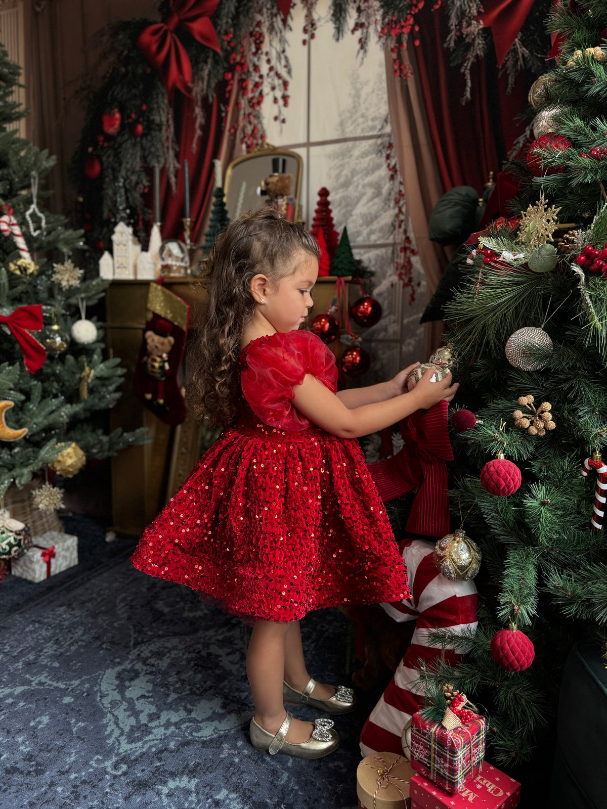 Robe velours rouge sequin et manches ballon en organza