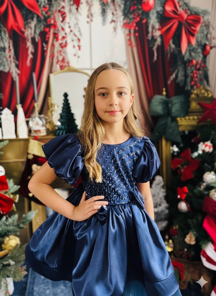 Robe satin bleu nuit, tulle perlé et manches ballon