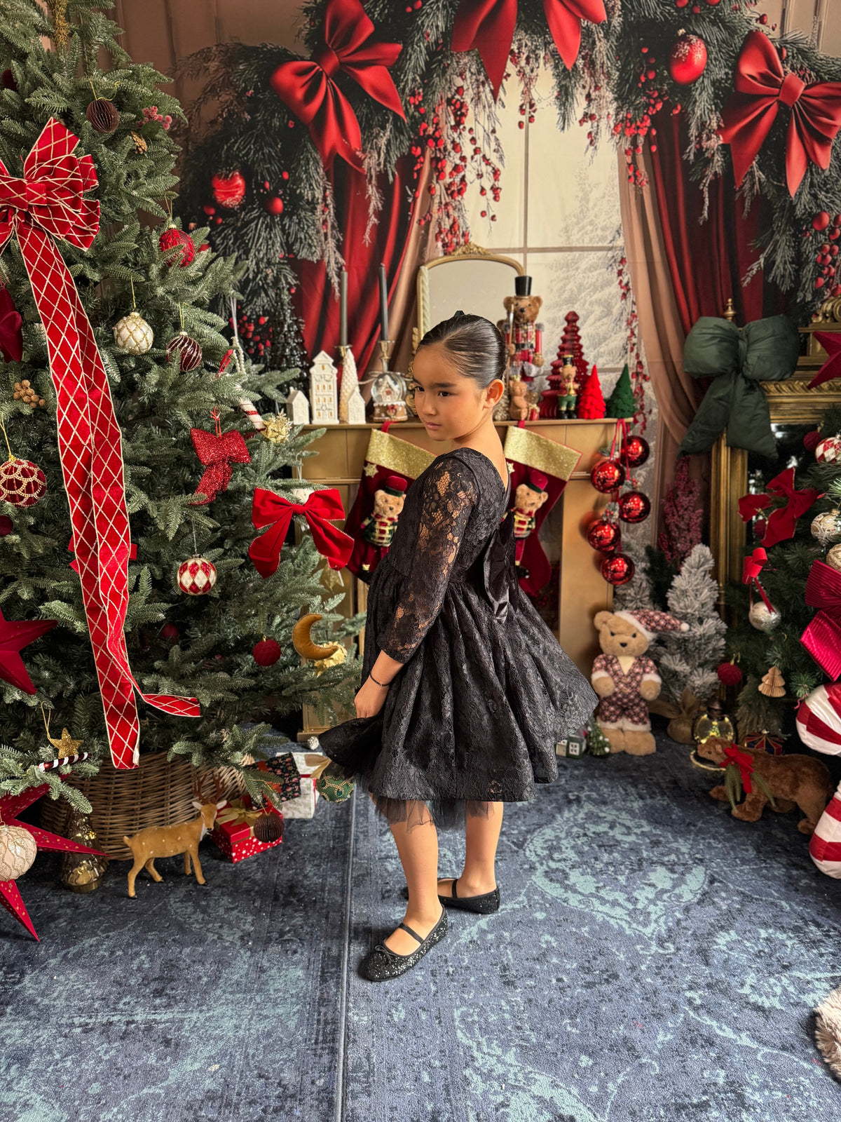Robe dentelle noire et noeud velours
