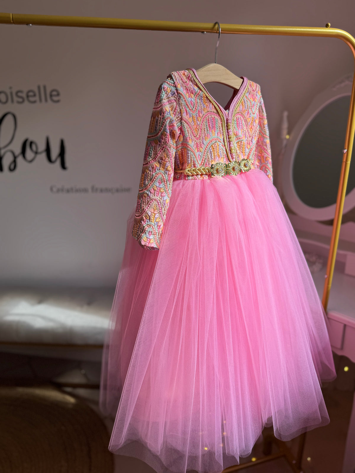 Caftan broderies et tulle rose
