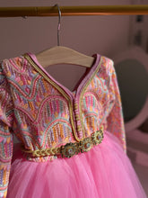 Charger l'image dans la galerie, Caftan broderies et tulle rose