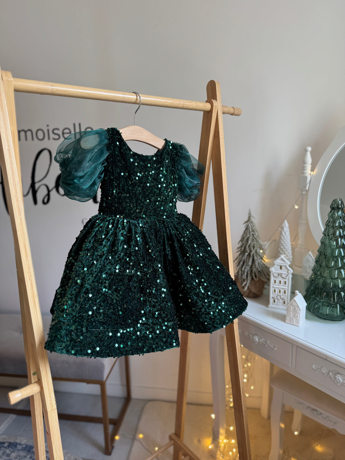 Robe velours rouge sequin et manches ballon en organza