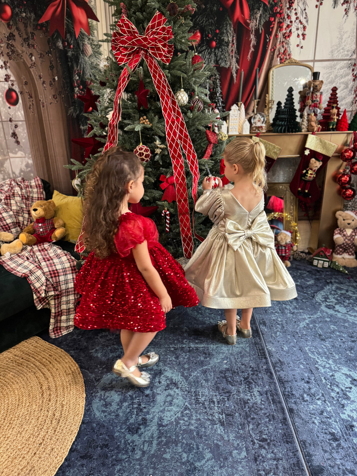 Robe velours rouge sequin et manches ballon en organza