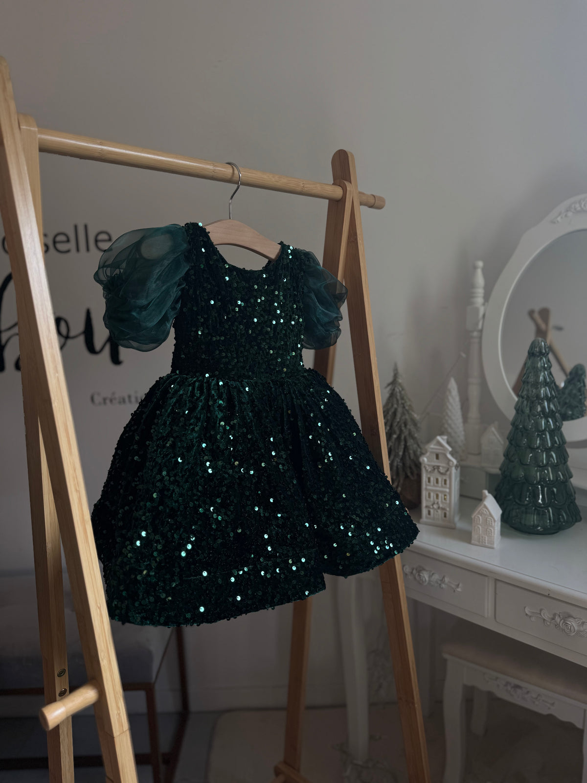 Robe velours rouge sequin et manches ballon en organza