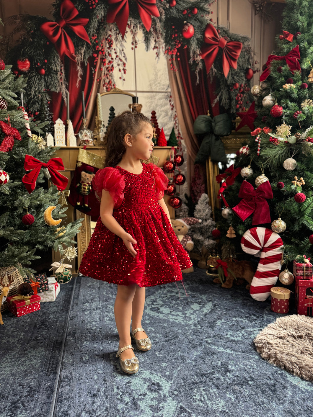 Robe velours rouge sequin et manches ballon en organza