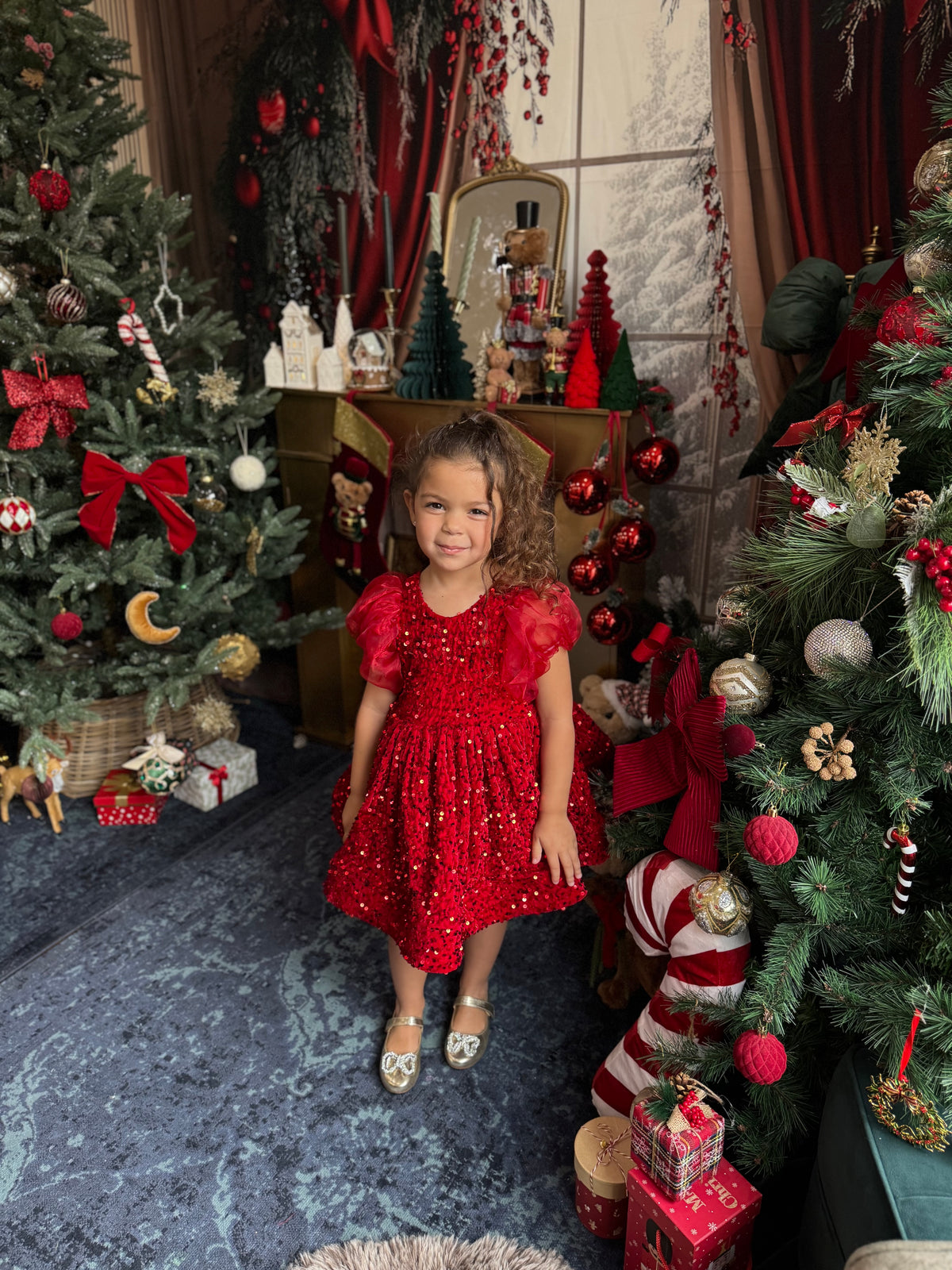 Robe velours rouge sequin et manches ballon en organza