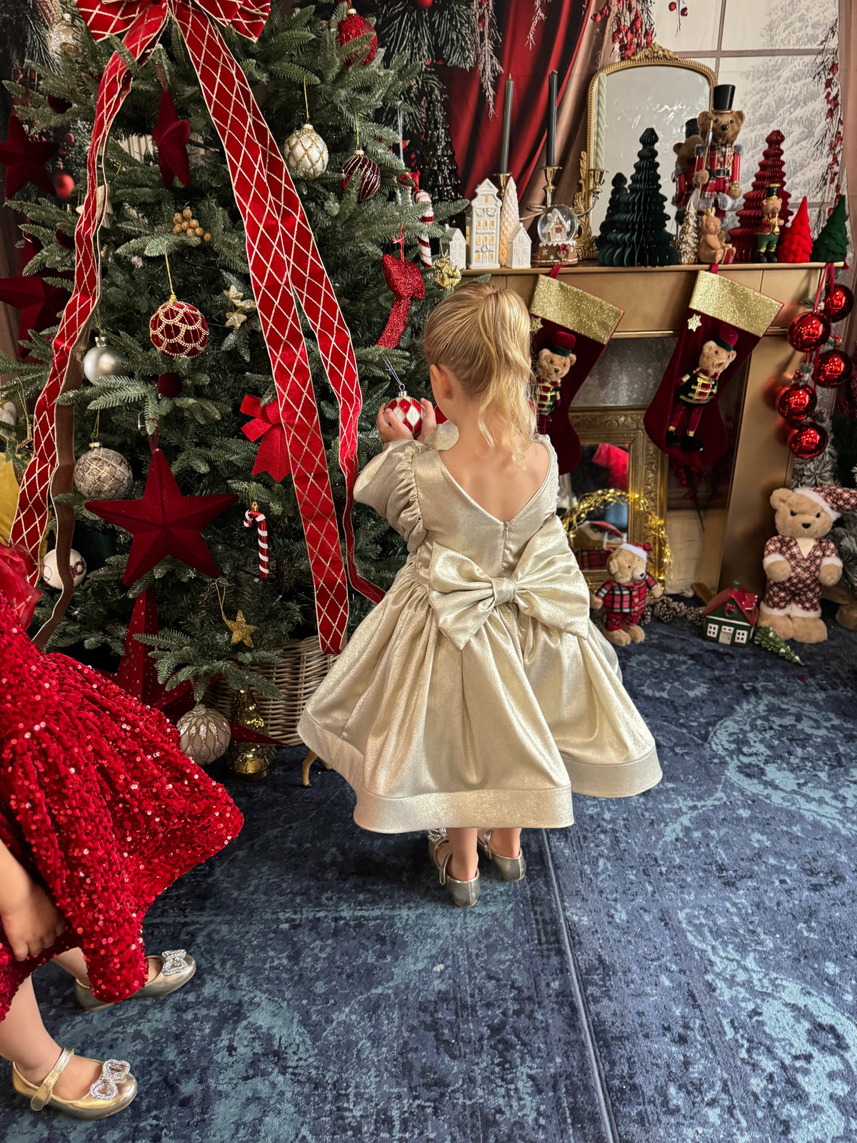 Robe velours rouge sequin et manches ballon en organza