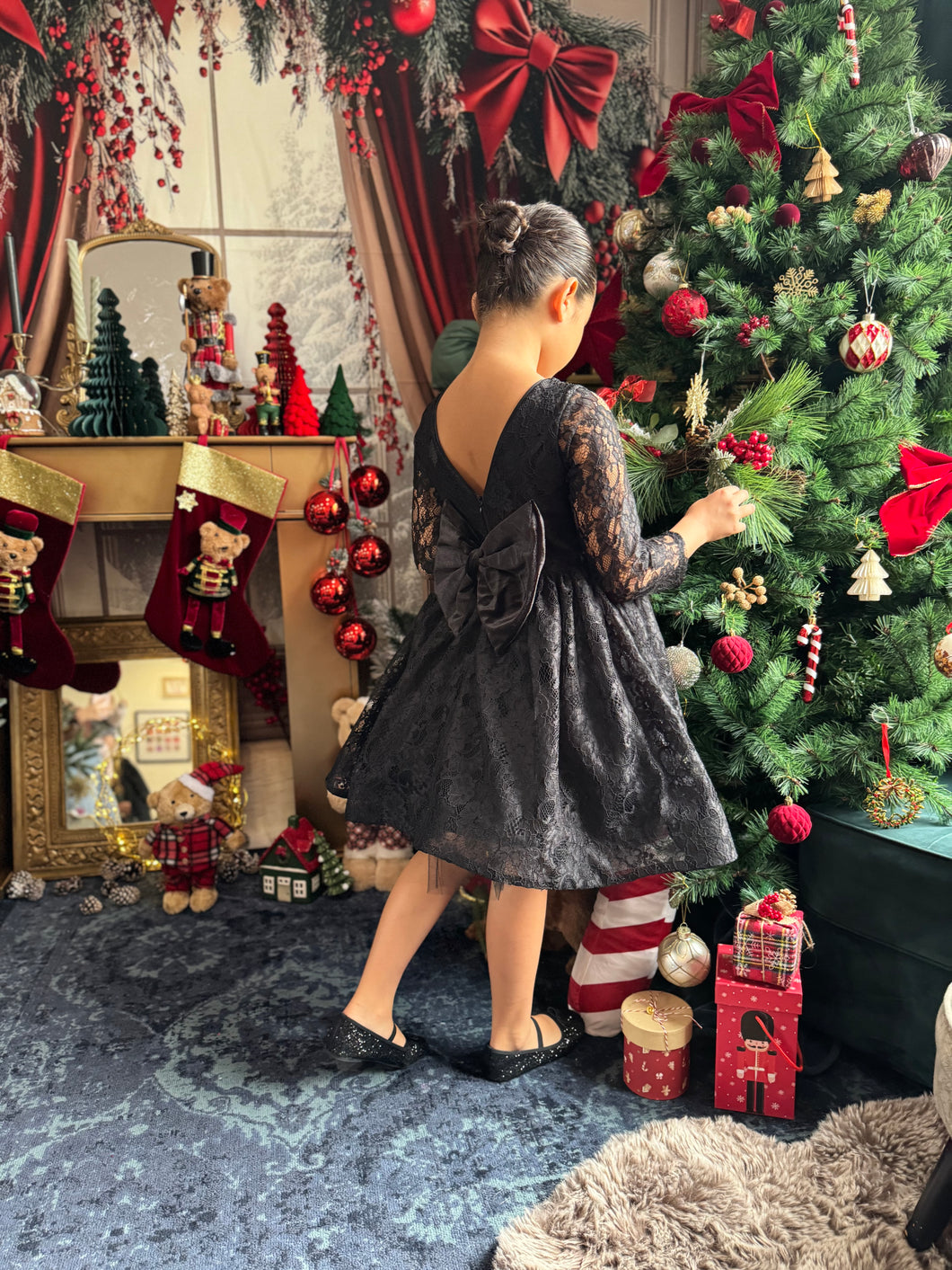 Robe dentelle noire et noeud velours