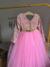 Charger l'image dans la galerie, Caftan broderies et tulle rose