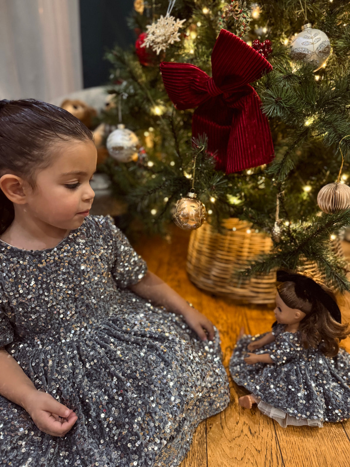 Box de Noël robe à sequins avec poupée