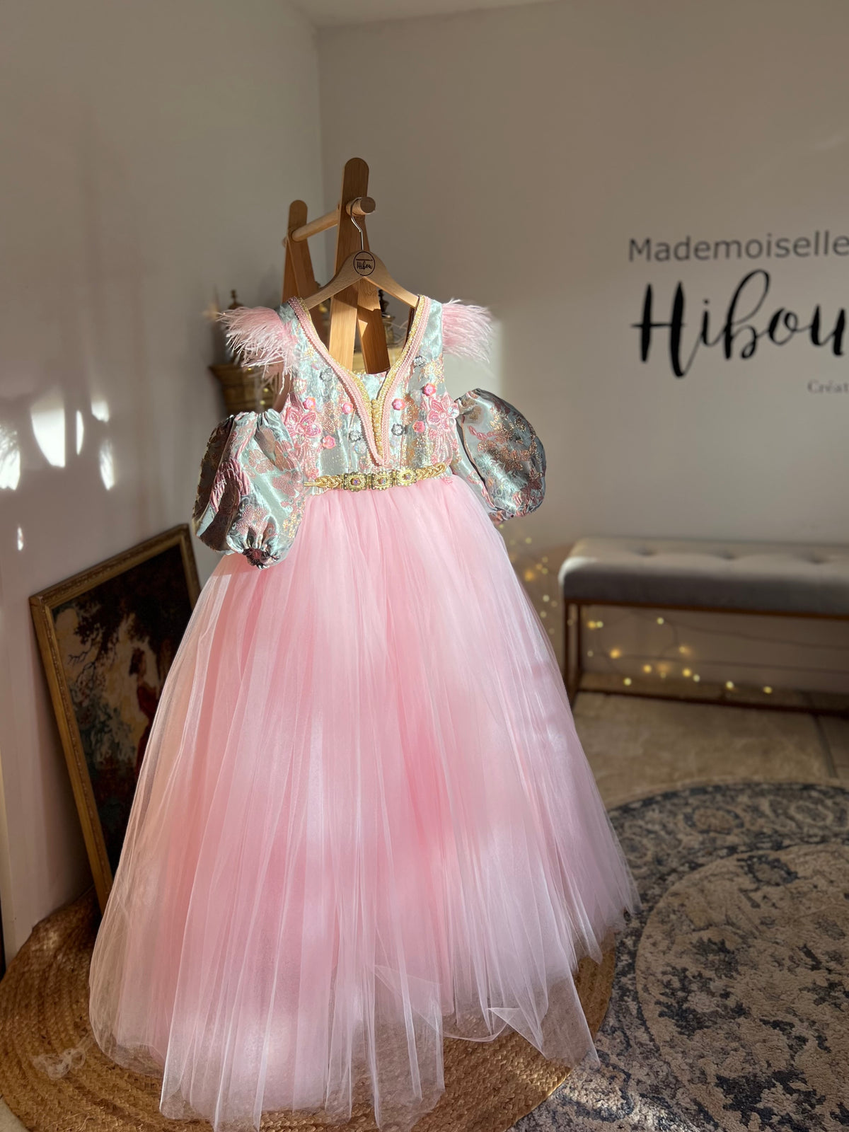 Caftan brocart et ornements, tulle rose