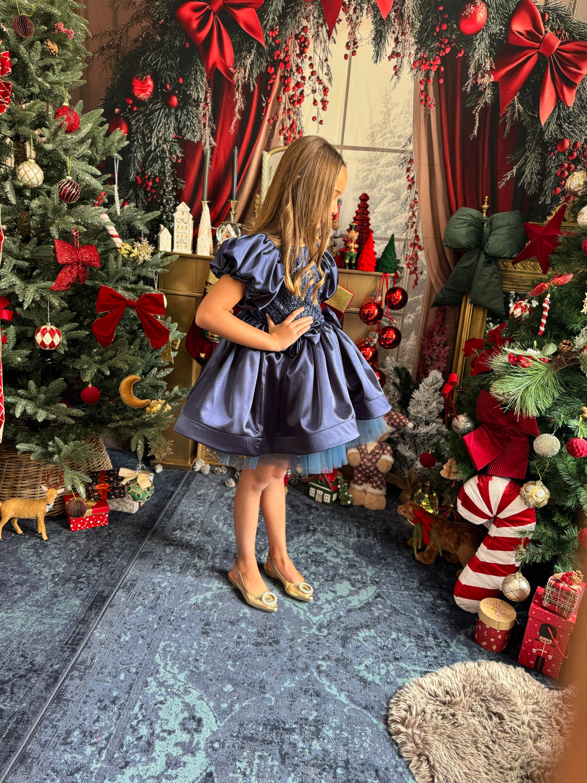 Robe satin bleu nuit, tulle perlé et manches ballon
