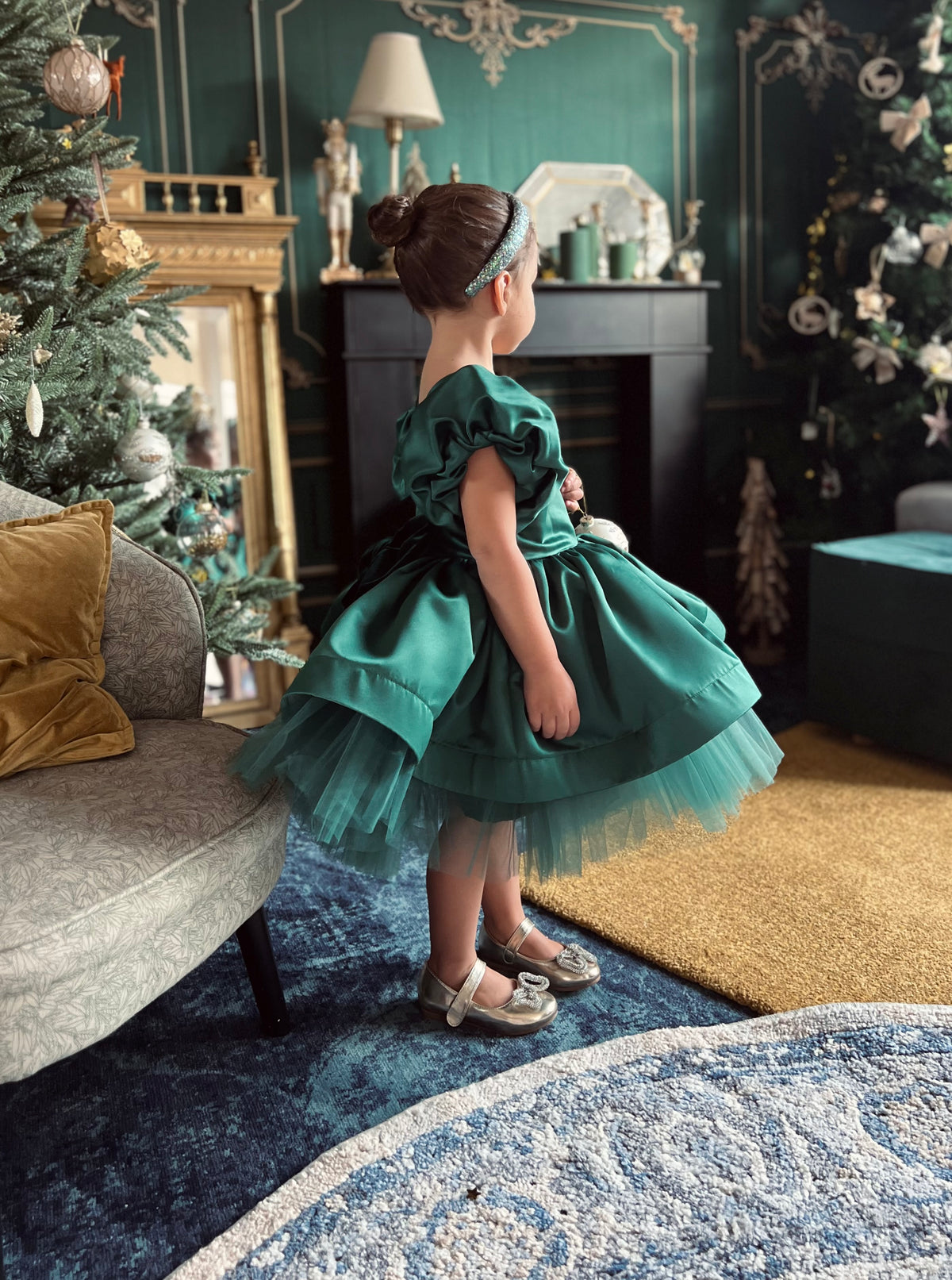 Robe satin émeraude et noeud velours
