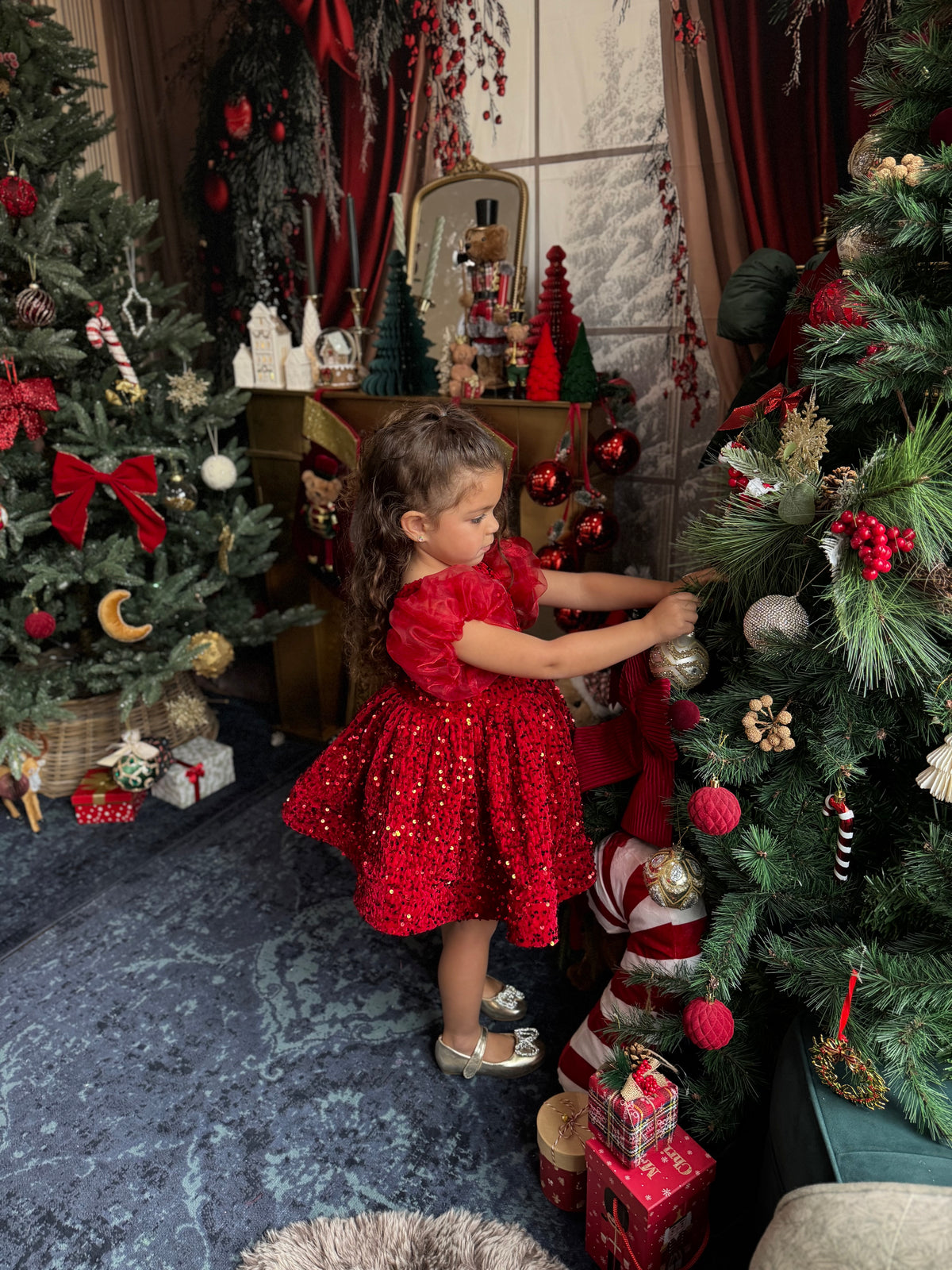 Robe velours rouge sequin et manches ballon en organza