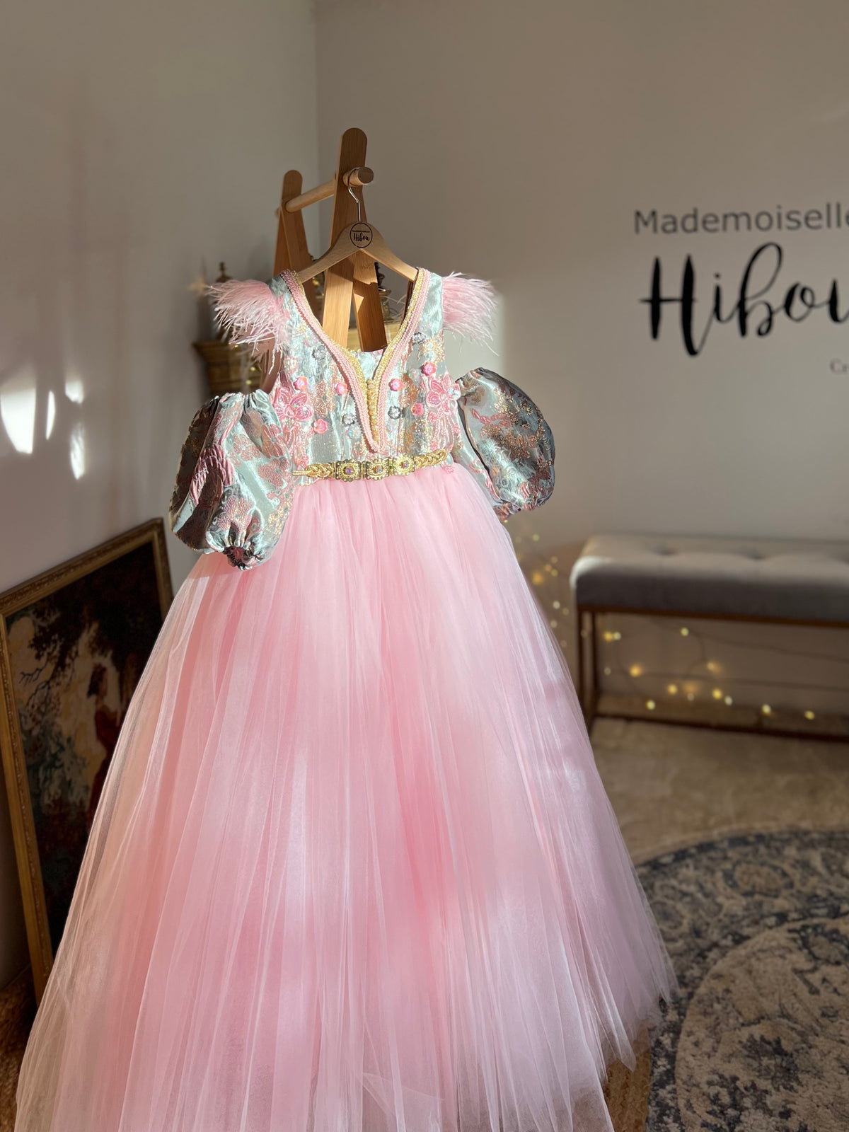 Caftan brocart et ornements, tulle rose