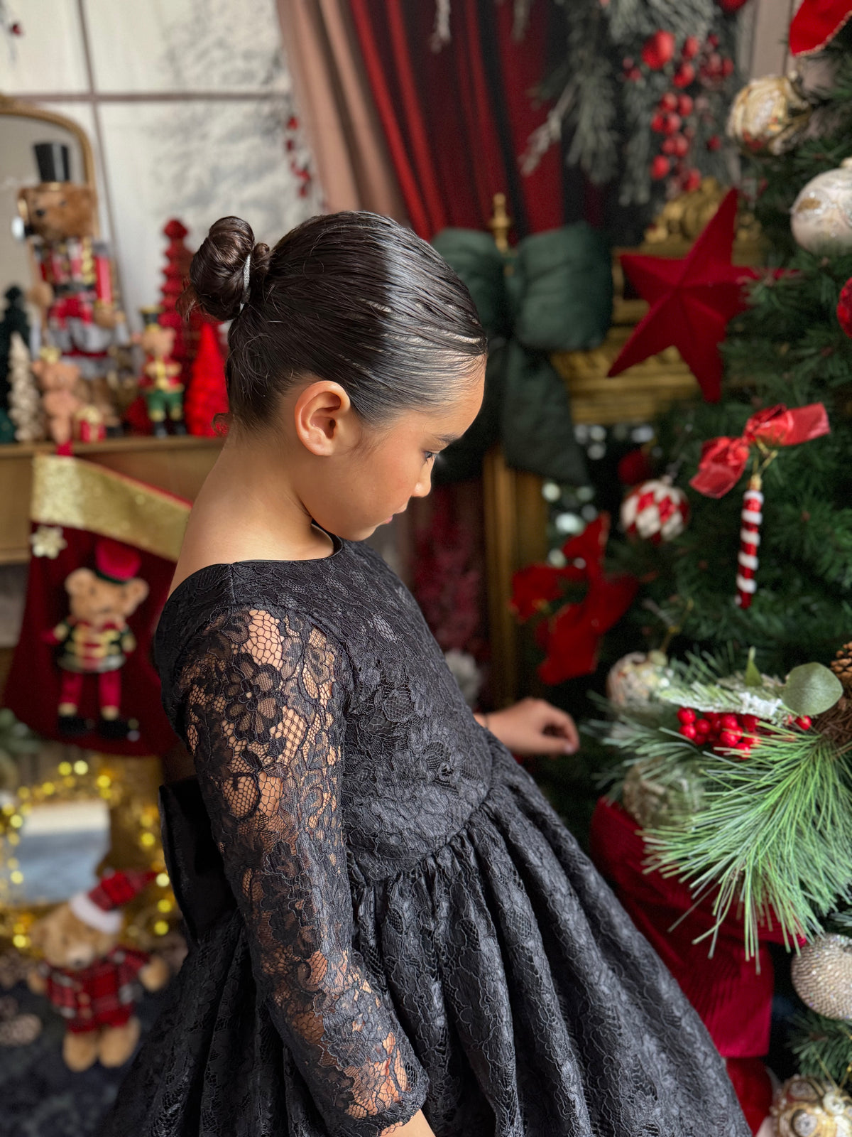 Robe dentelle noire et noeud velours
